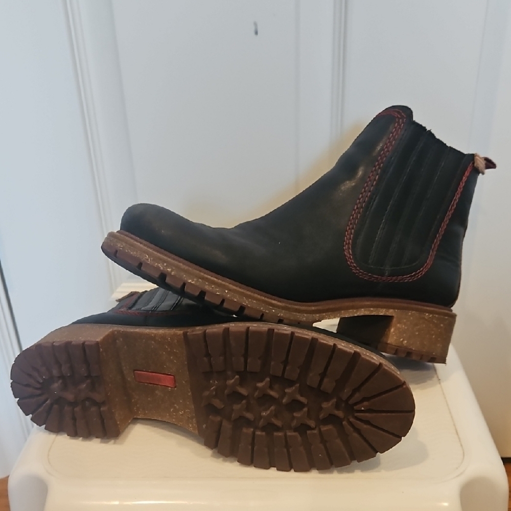 PIKOLINOS Black and Brown Chelsea Boots with Rugged Sole